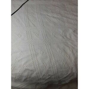 Vintage Crown Craft Large Matelasse White Bedspread Floral Design Cotton